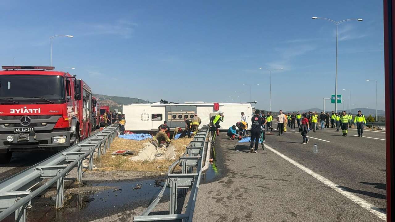 yolcu-otobusu-ile-tir-carpisti-cok-sayida-olu-ve-yarali-var