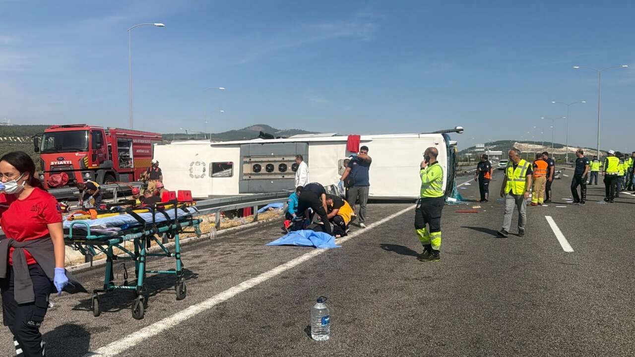 yolcu-otobusu-ile-tir-carpisti-cok-sayida-olu-ve-yarali-var