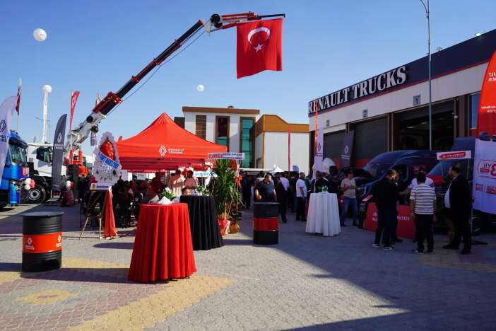 buyruk-grup-renault-trucks-fest-2026-ile-konya-is-dunyasini-bulusturdu