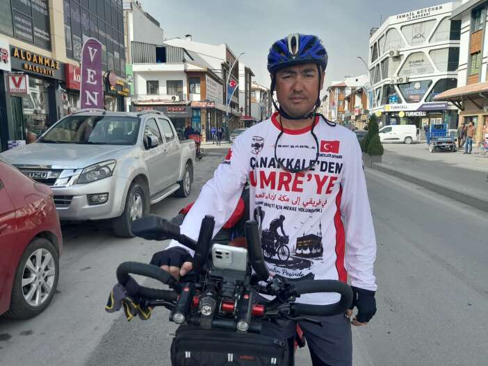 kabe-yolunda-konyada-zorunlu-mola-bambaska-bir-gonul-kapisi-acti