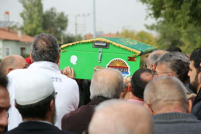 konya-olay-tv-sahibi-kemal-soylu-babasini-son-yolculuga-ugurladi