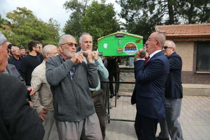 konya-olay-tv-sahibi-kemal-soylu-babasini-son-yolculuga-ugurladi