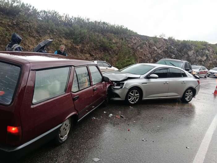 konya-yolunda-zincirleme-kaza-3-arac-birbirine-girdi-yaralilar-var