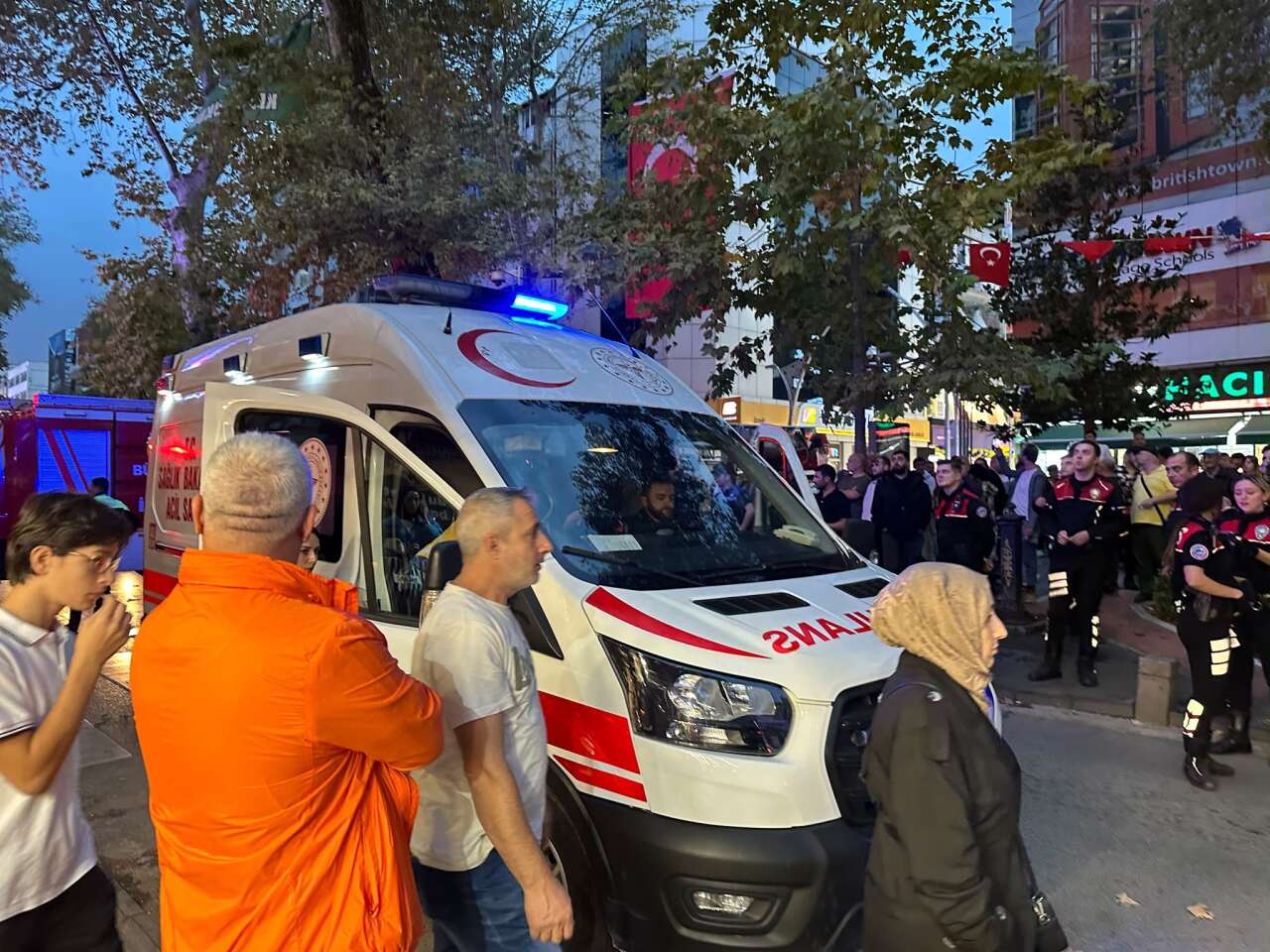 simit-firininda-dehset-bosanma-asamasindaki-esini-bicakladi