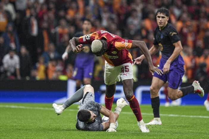 galatasaray-barcelonaya-4-1-yenildi