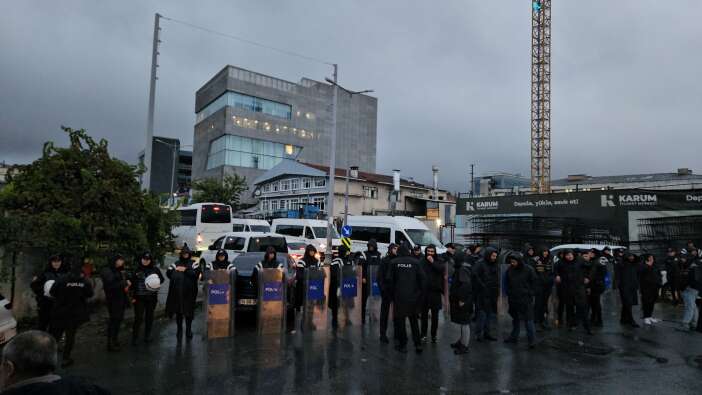 halk-tv-binasina-safak-operasyonu-polis-ekipleri-harekete-gecti