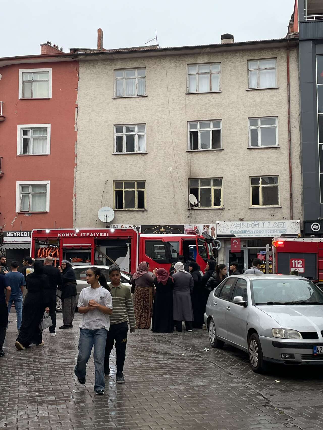 konyanin-merkezindeki-binada-yangin-cikti-ekipler-seferber-oldu