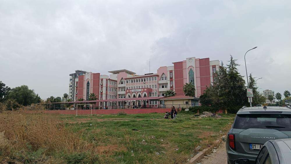 ortaokulda-bicakli-kavga-kiz-ogrenci-arkadasini-bicakladi-okul-tatil-edildi