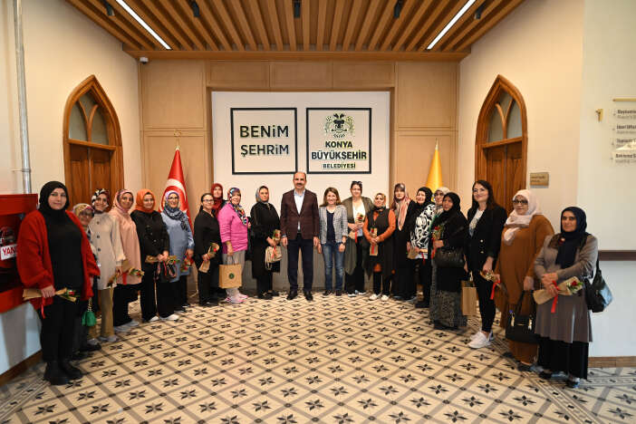konyada-topragi-berekete-donusturen-kadinlara-baskan-altaydan-tesekkur