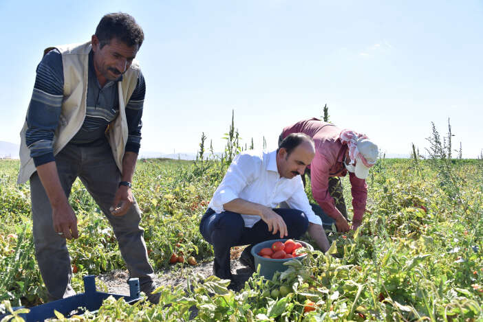 konyada-topragi-berekete-donusturen-kadinlara-baskan-altaydan-tesekkur