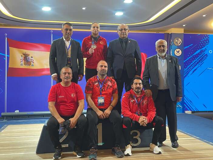 konyanin-gururu-hatice-avrupada-tarih-yazdi-altin-madalya-1-kiloyla-kacti