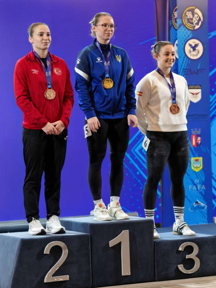 konyanin-gururu-hatice-avrupada-tarih-yazdi-altin-madalya-1-kiloyla-kacti