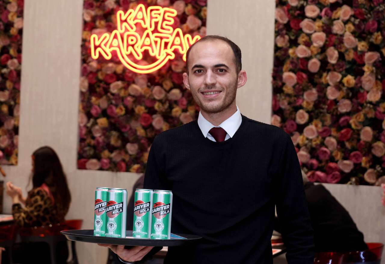 konyaspor-icin-uretilen-kolalara-ilgi-buyuyor-kafe-karatayda-da-satisa-cikti