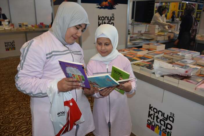 konya-kitap-gunleri-13uncu-kez-kapilarini-acti-ilk-gunden-ziyaretci-akini-yasandi