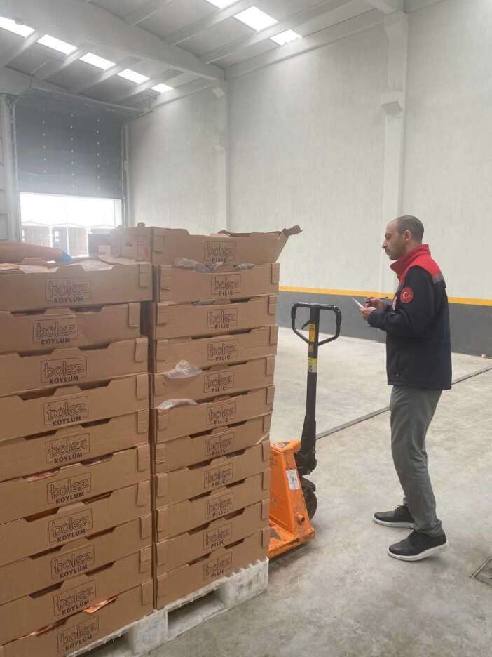 konyada-baskin-yapilan-is-yerinden-7-bin-kilo-bozuk-tavuk-eti-cikti