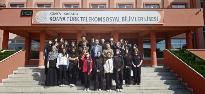 konyada-gelecegin-dusunen-nesilleri-kitaplarla-yetisiyor