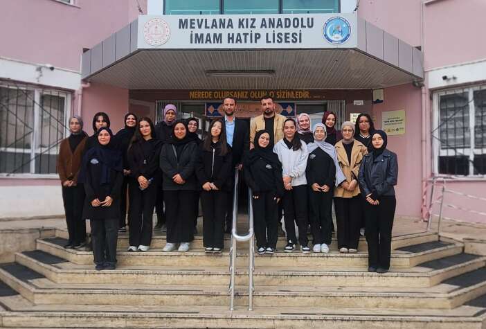 konyada-gelecegin-dusunen-nesilleri-kitaplarla-yetisiyor