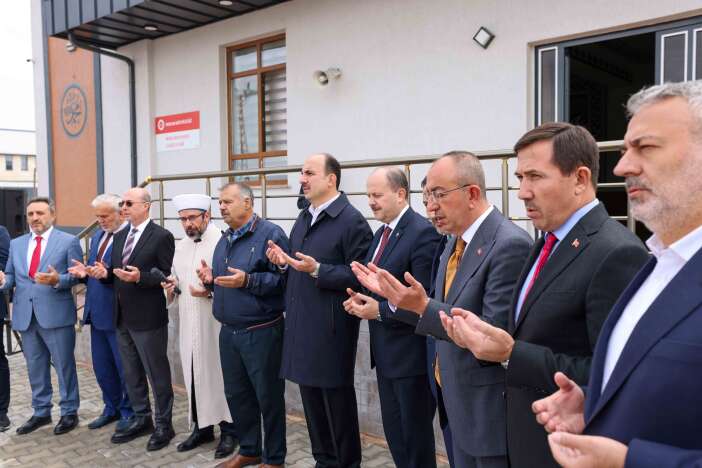 konyada-sanayi-esnafinin-bekledigi-cami-acildi