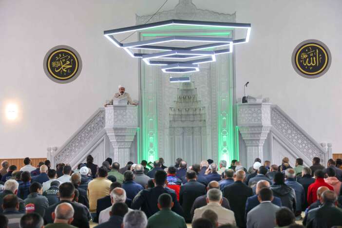 konyada-sanayi-esnafinin-bekledigi-cami-acildi