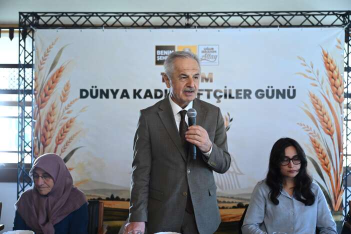 konyada-topragin-emektar-kadinlari-sehir-turu-yapti