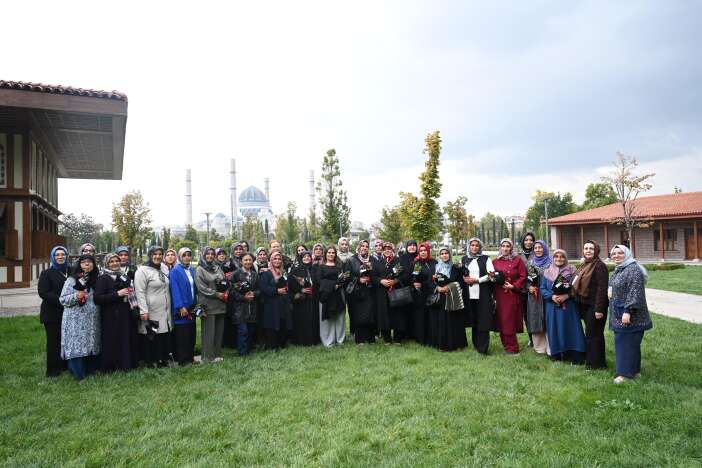konyada-topragin-emektar-kadinlari-sehir-turu-yapti