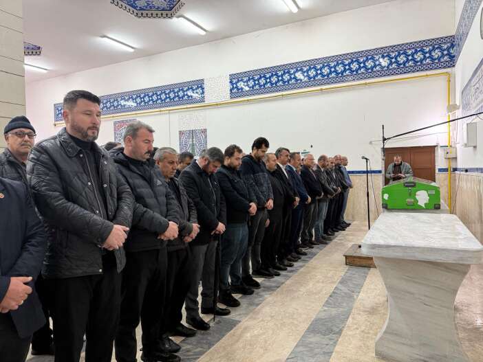 oldurulen-imama-aci-veda-2-cocuk-babasi-gozyaslari-icinde-topraga-verildi