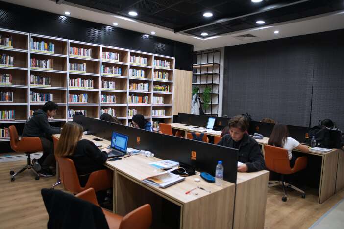 konyada-gencler-bu-merkezde-bulusuyor-18-bransta-egitim-ucretsiz-tablet-destegi