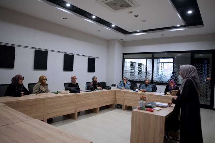 konyada-gencler-bu-merkezde-bulusuyor-18-bransta-egitim-ucretsiz-tablet-destegi