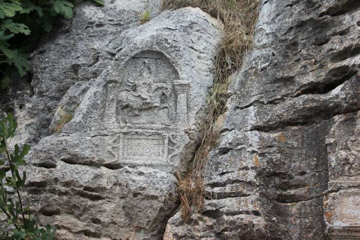 konyanin-sakli-hazinesi-kayalara-neden-7-suvari-islendi