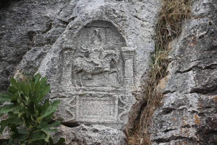 konyanin-sakli-hazinesi-kayalara-neden-7-suvari-islendi