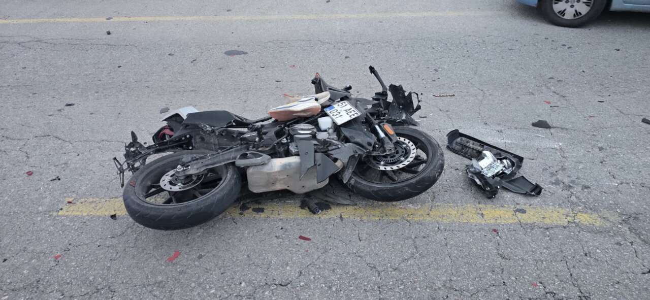 otomobille-carpisan-motosikletteydi-21-yasindaki-turksu-ari-hayatini-kaybetti