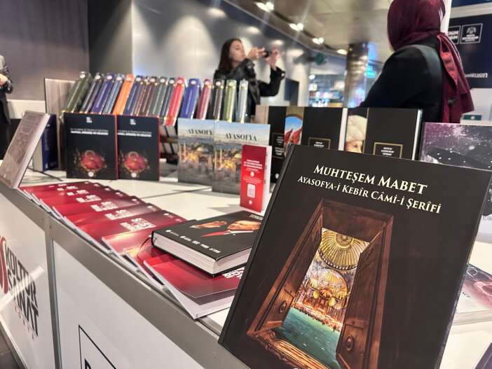 konya-kitap-gunlerinde-yogun-ilgi-yayinlar-yetmedi-takviye-yapiyorlar