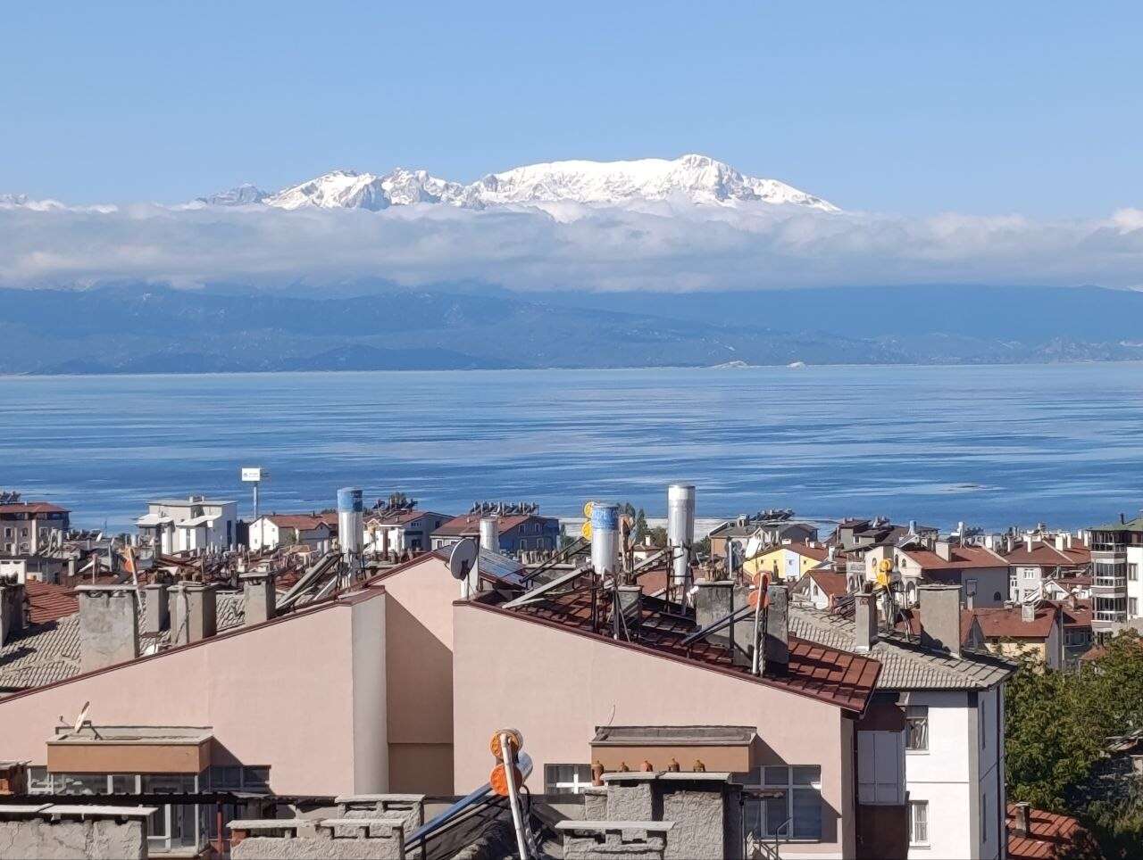 konyada-sonbaharin-ortasinda-kar-surprizi-beyaza-burundu