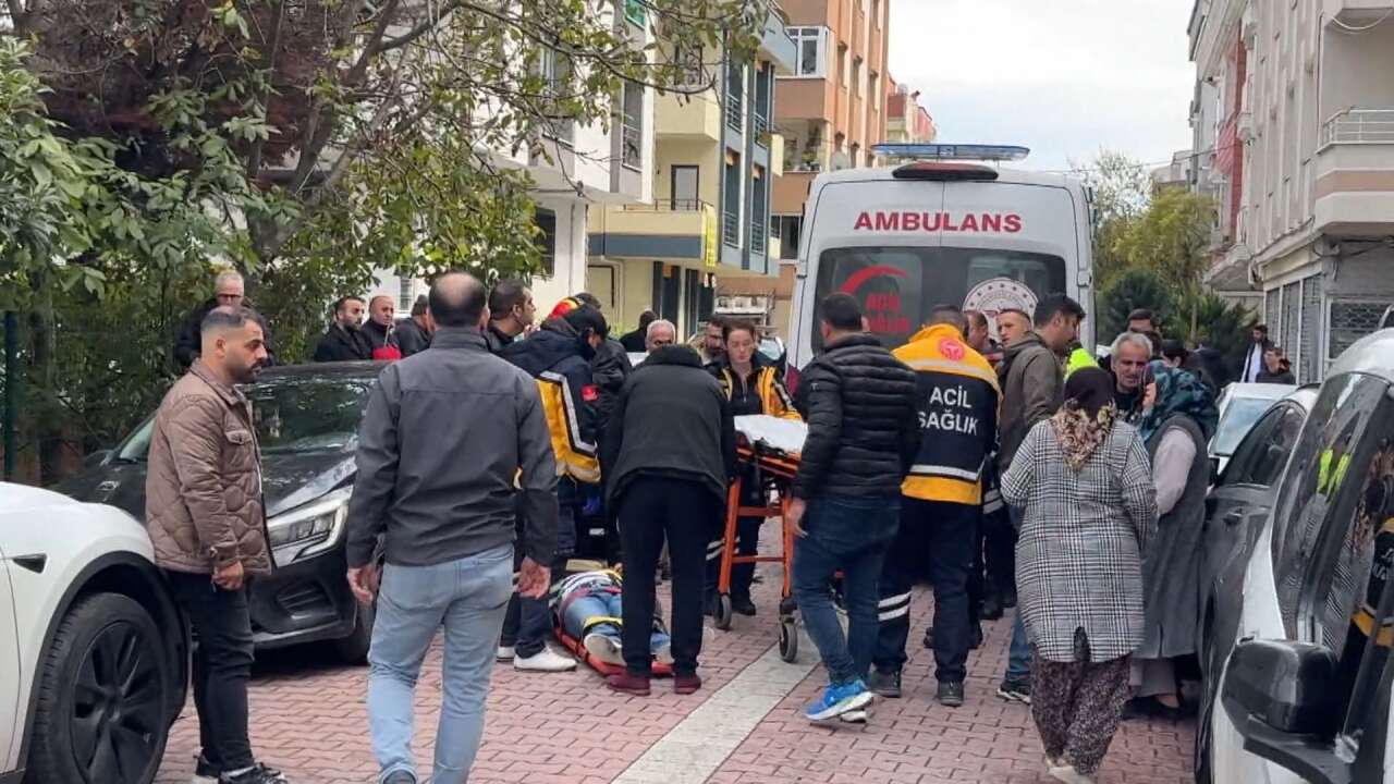 trafikte-tartistiklari-surucuyu-evine-kadar-takip-edip-boynundan-bicakladilar-3-yarali