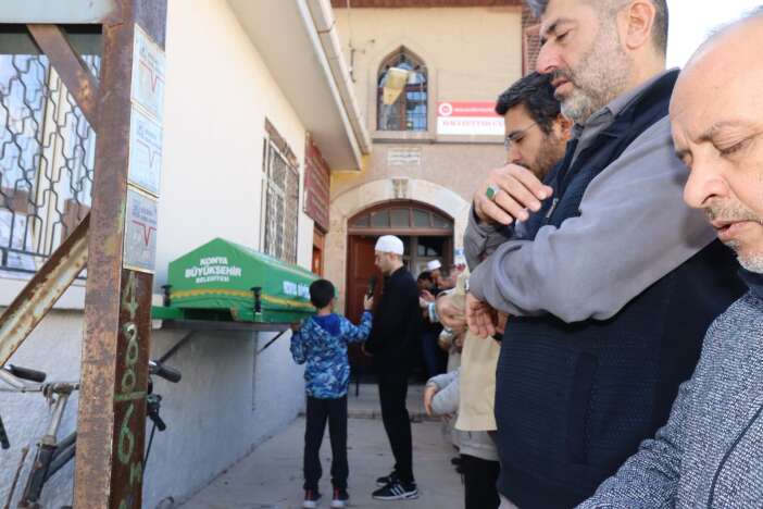 konyada-muezzin-faruk-ic-hayatini-kaybetti-son-gorev-20-yasindaki-hafiz-ogluna-dustu