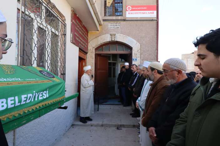 konyada-muezzin-faruk-ic-hayatini-kaybetti-son-gorev-20-yasindaki-hafiz-ogluna-dustu