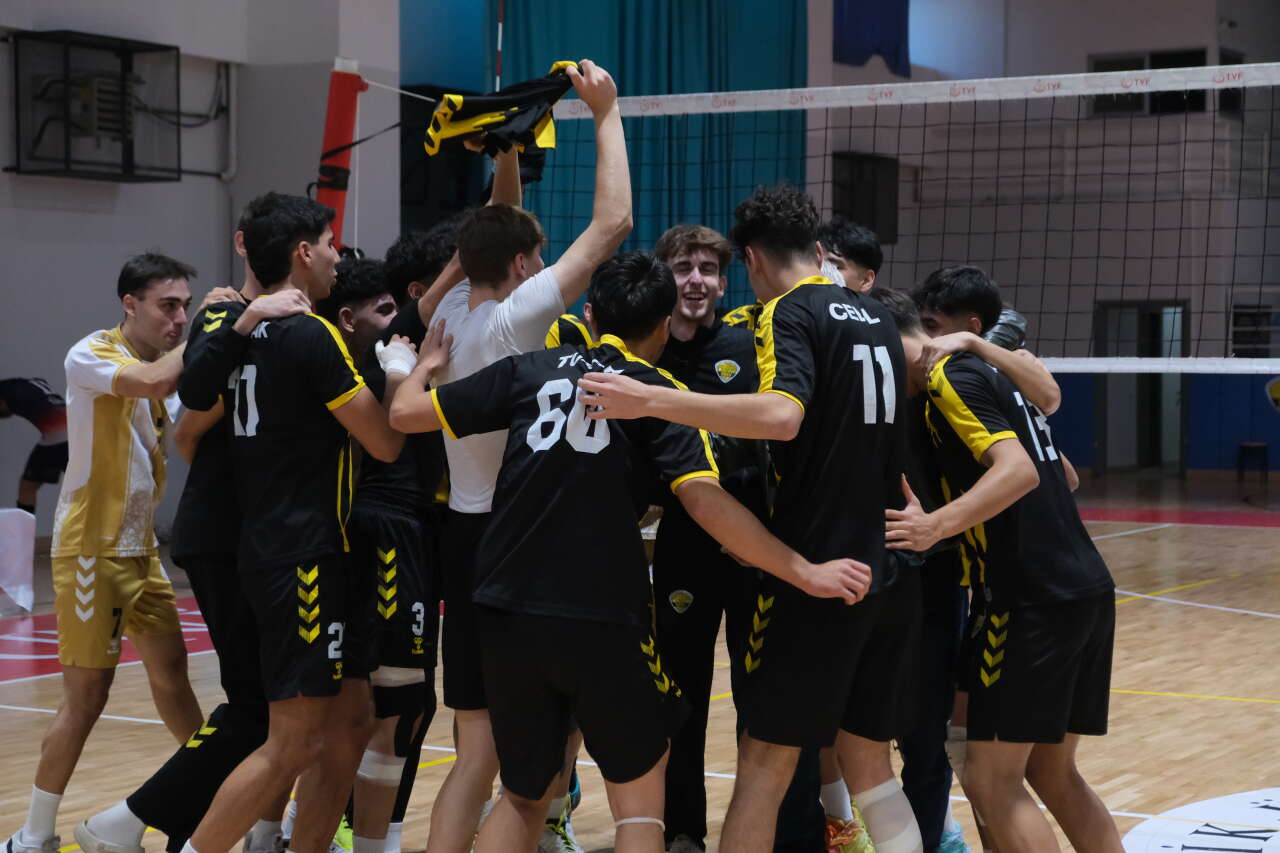 konyanin-voleybol-takimi-5te-5-yapti-zirveyi-birakmadi