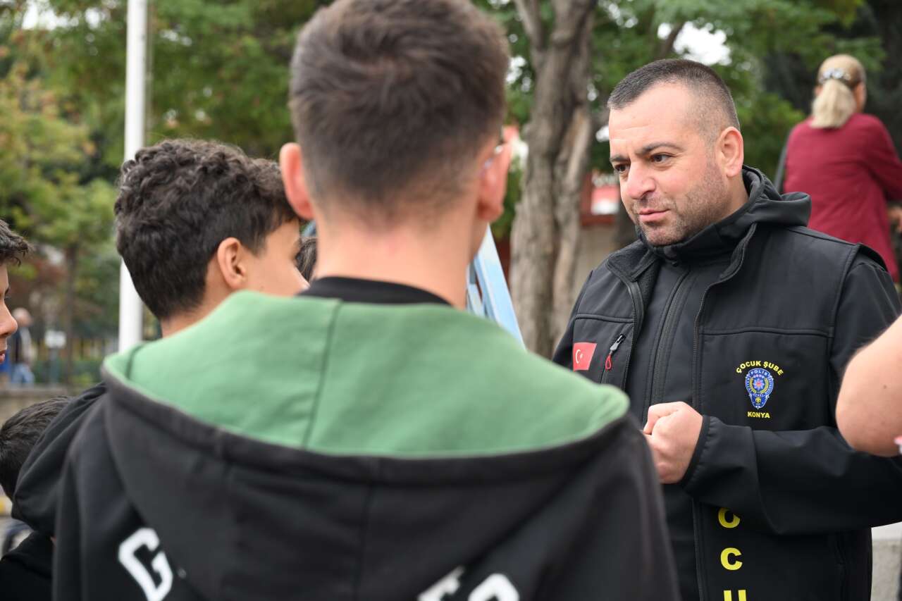 konyada-okul-cevrelerinde-siki-denetim-25-bin-kisi-sorgulandi
