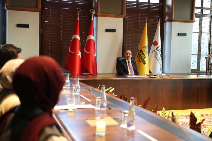 konyanin-genc-seyyahlari-balkanlardan-dondu-solugu-baskan-altayin-yaninda-aldilar