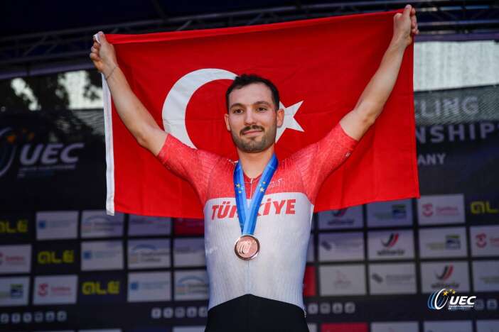 konyanin-milli-bisikletcisi-dunya-siralamasinda-zirveye-cikti