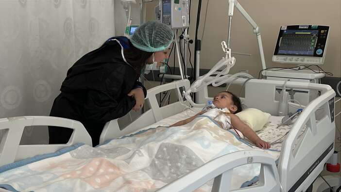 konyada-12-aylik-bebek-olumden-dondu-ailesi-ameliyathanenin-onunde-ecel-teri-doktu