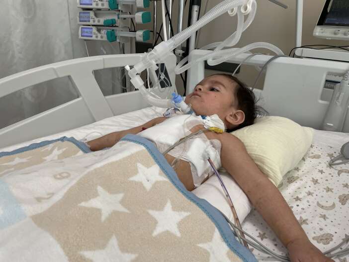 konyada-12-aylik-bebek-olumden-dondu-ailesi-ameliyathanenin-onunde-ecel-teri-doktu