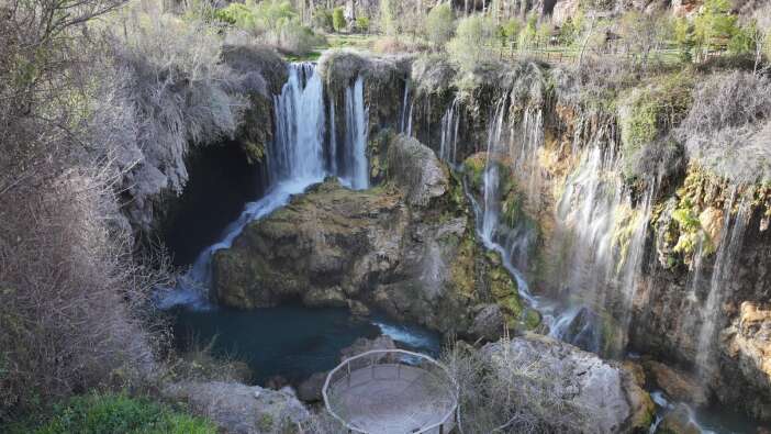 konyada-doganin-sakli-harikasi-her-mevsim-baska-guzel
