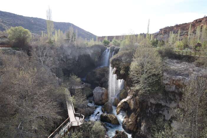 konyada-doganin-sakli-harikasi-her-mevsim-baska-guzel