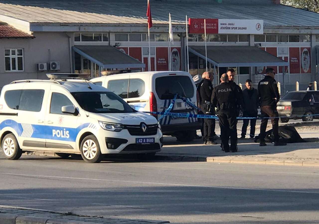konyada-sabah-saatlerinde-aci-olay-kaldirimda-olu-bulundu