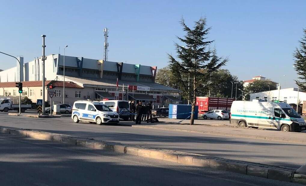 konyada-sabah-saatlerinde-aci-olay-kaldirimda-olu-bulundu