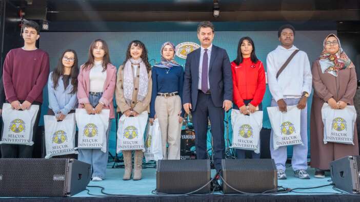 selcuk-universitesinde-yeni-donem-senlikle-basladi