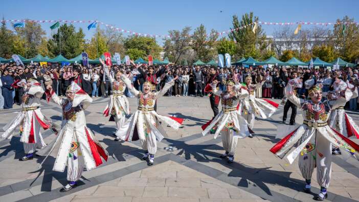 selcuk-universitesinde-yeni-donem-senlikle-basladi