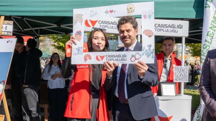 selcuk-universitesinde-yeni-donem-senlikle-basladi