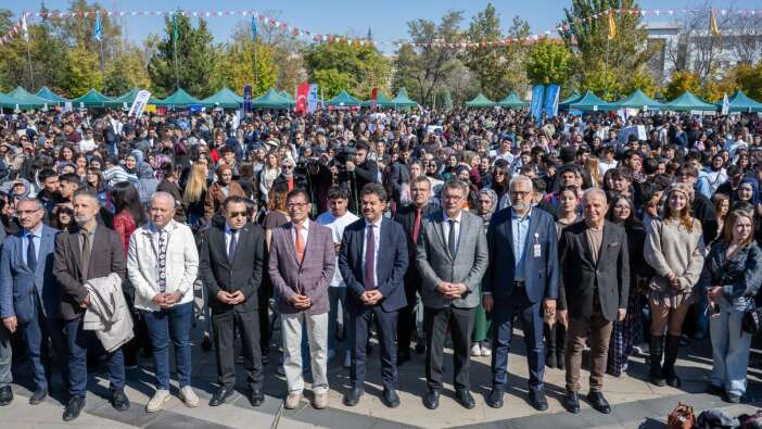 selcuk-universitesinde-yeni-donem-senlikle-basladi
